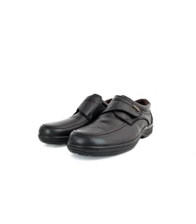 Zapato para hombre muy ligero de piel negra con cierre de velcro modelo Tucson fabricado por Luisetti
