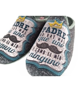 zapatillas de casa descalzas de invierno para papa con mensaje fabricadas por Gema García