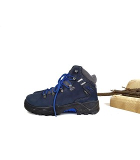 Bota de montaña de trekking con forro de goretex y piso vibram modelo Somiedo 61 de Chiruca de color azul